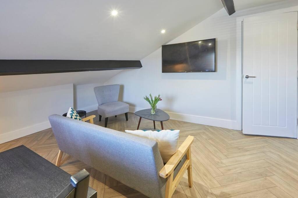 Grace's Loft - 1 Bed Scarborough