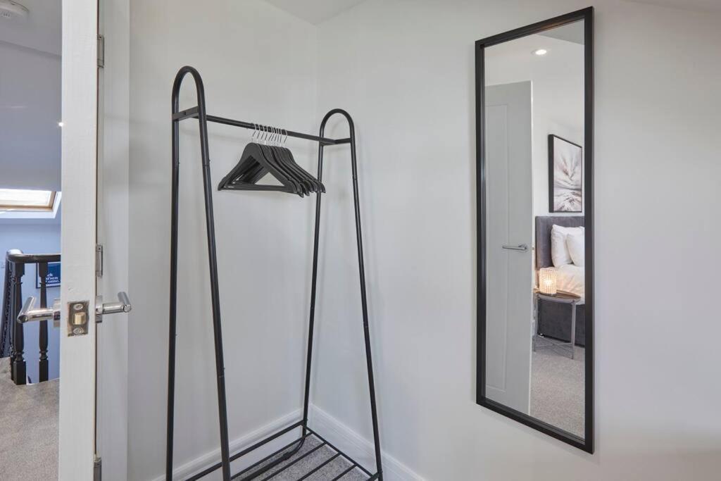 Grace's Loft - 1 Bed Apartment Scarborough